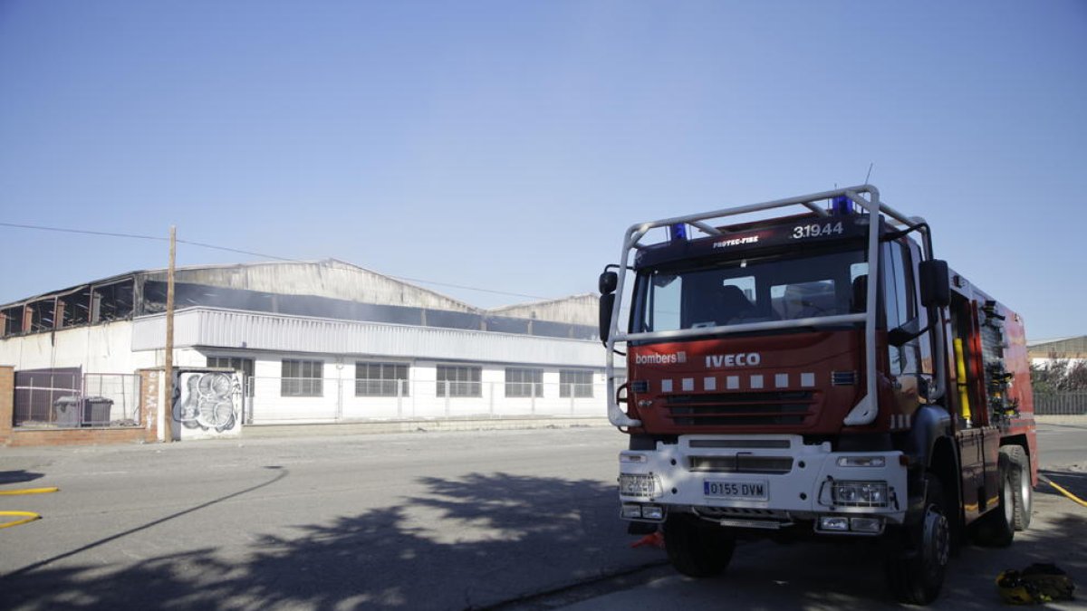Un incendio calcinó por completo el pasado domingo la nave, así como la maquinaria en su interior.