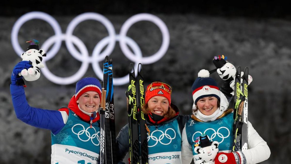 L’alemanya Laura Dahlmeier va aconseguir l’or en el biatló, davant de Marte Olsbu i Veronika Vítková.