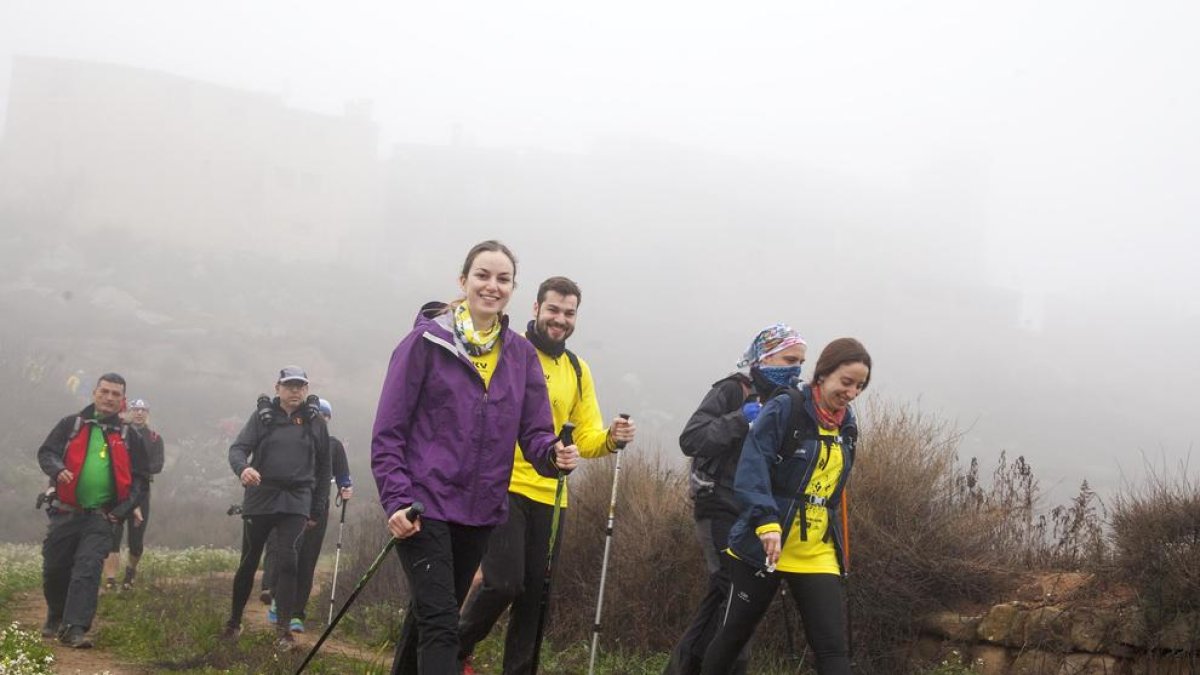 Participantes de la marcha ayer a su paso por Florejacs.