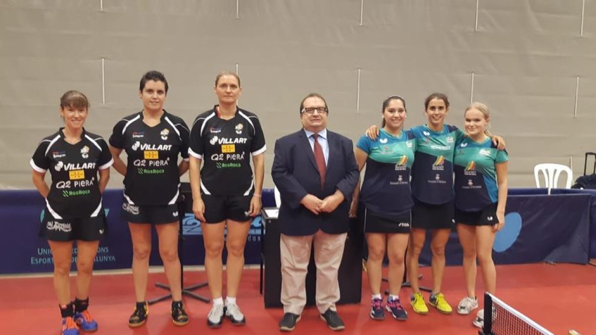 Las jugadoras del Villart Logístic y el Santa Eulària.