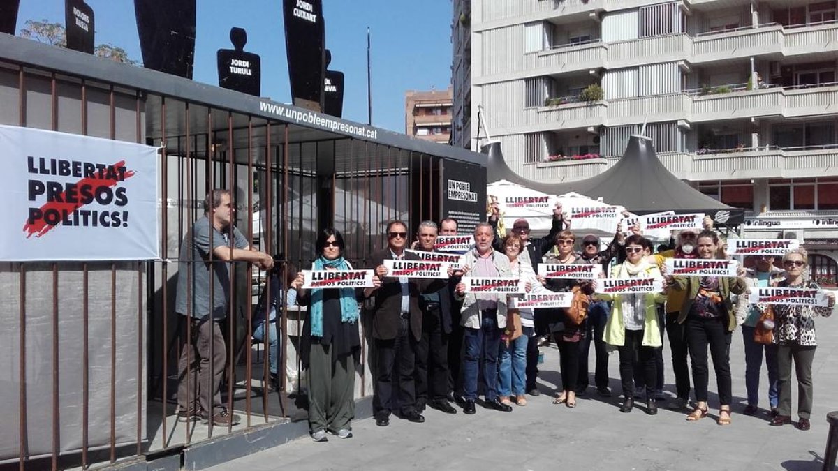 Alguns funcionaris es van concentrar ahir, com cada divendres, per demanar la fi del 155 a Lleida.