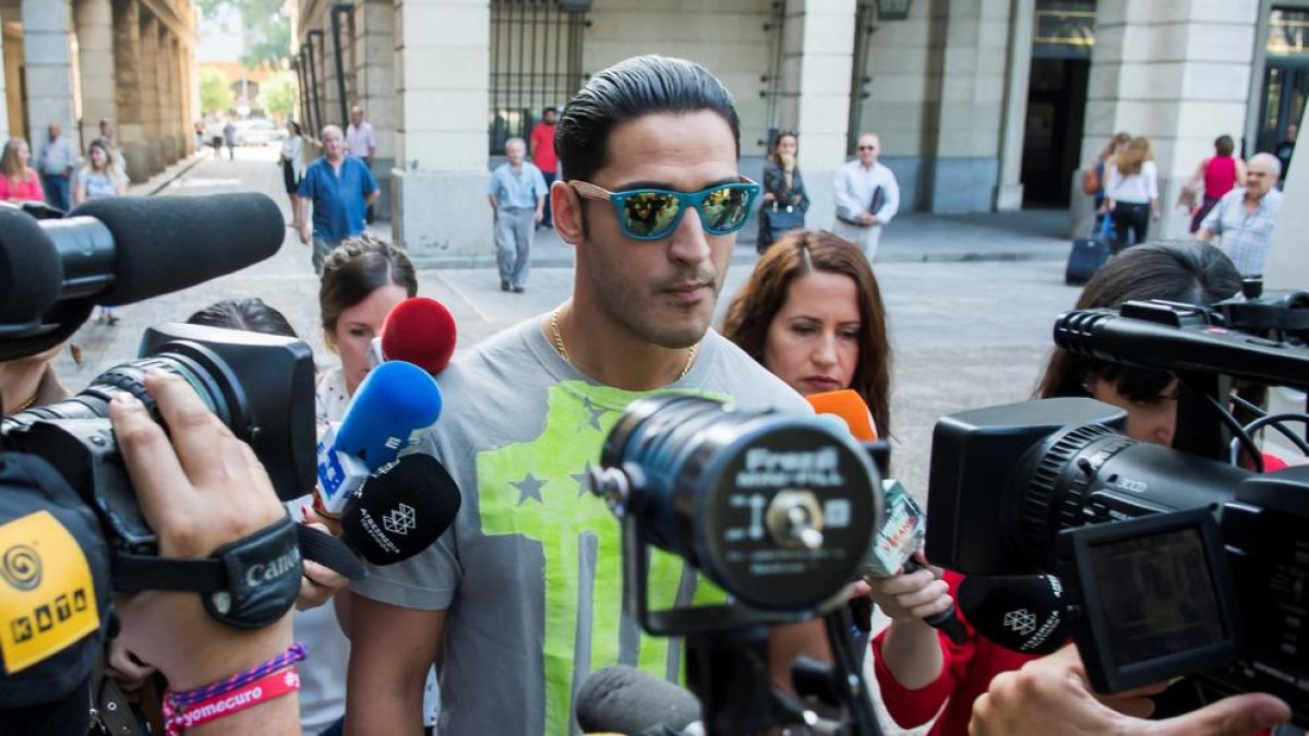 El militar Alfonso Jesús Cabezuelo, miembro de La Manada, tras su salida de prisión.