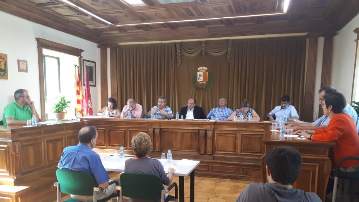 El grupo de UA, en el pleno del pasado mes de agosto.