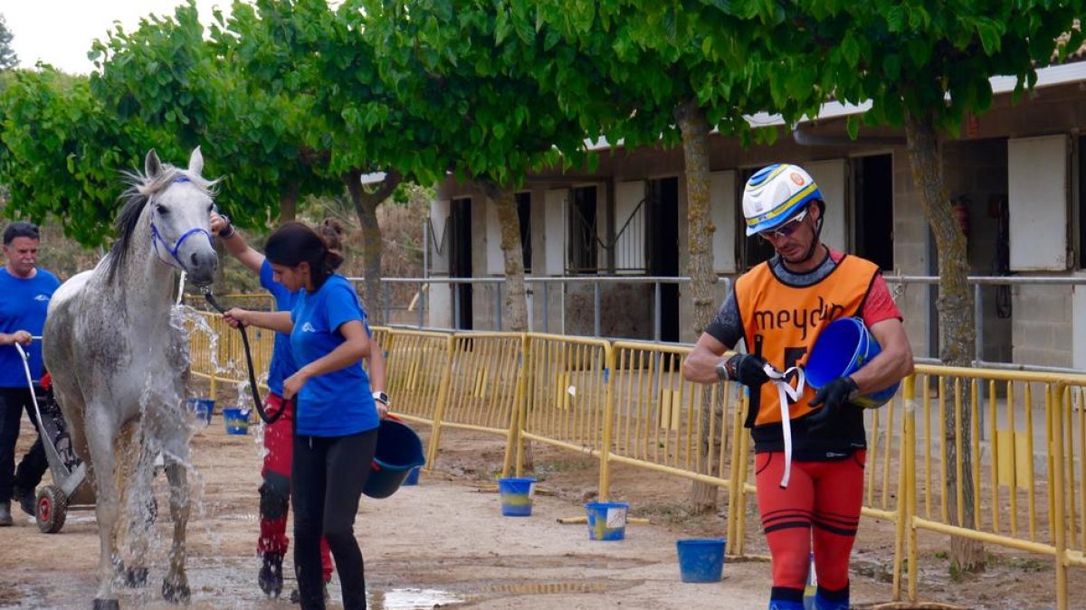 El expiloto Àlex Crivillé, en el primer raid hípico de Tàrrega