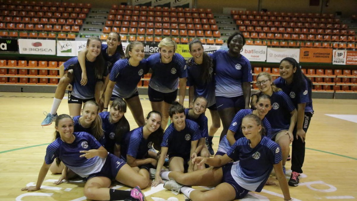 El equipo que dirige Vujasinovic comenzó ayer a entrenar en el Onze de Setembre.