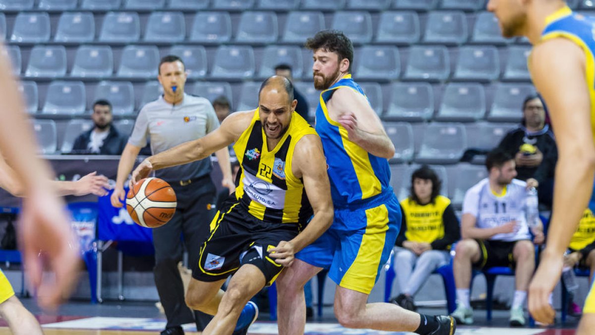 Xavi Mendiburu, en un partido esta temporada con el Club Bàsquet Pardinyes, en la Liga EBA.