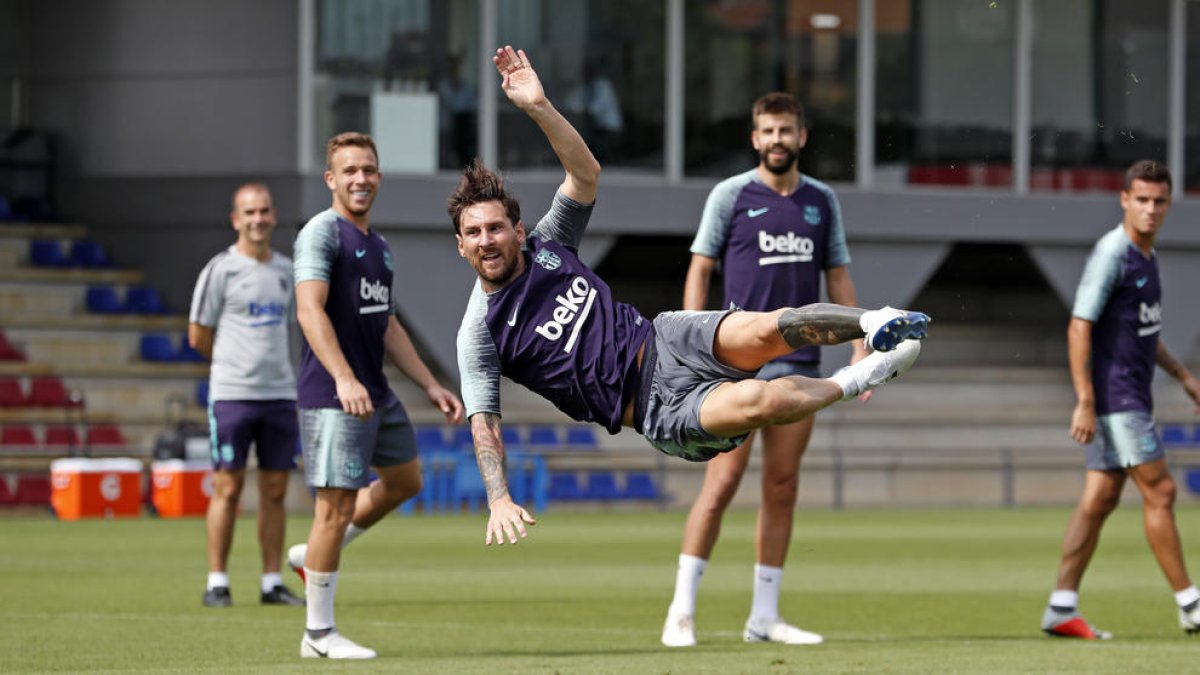 Leo Messi durant l’entrenament d’ahir del FC Barcelona a les instal·lacions de la Ciutat Esportiva.