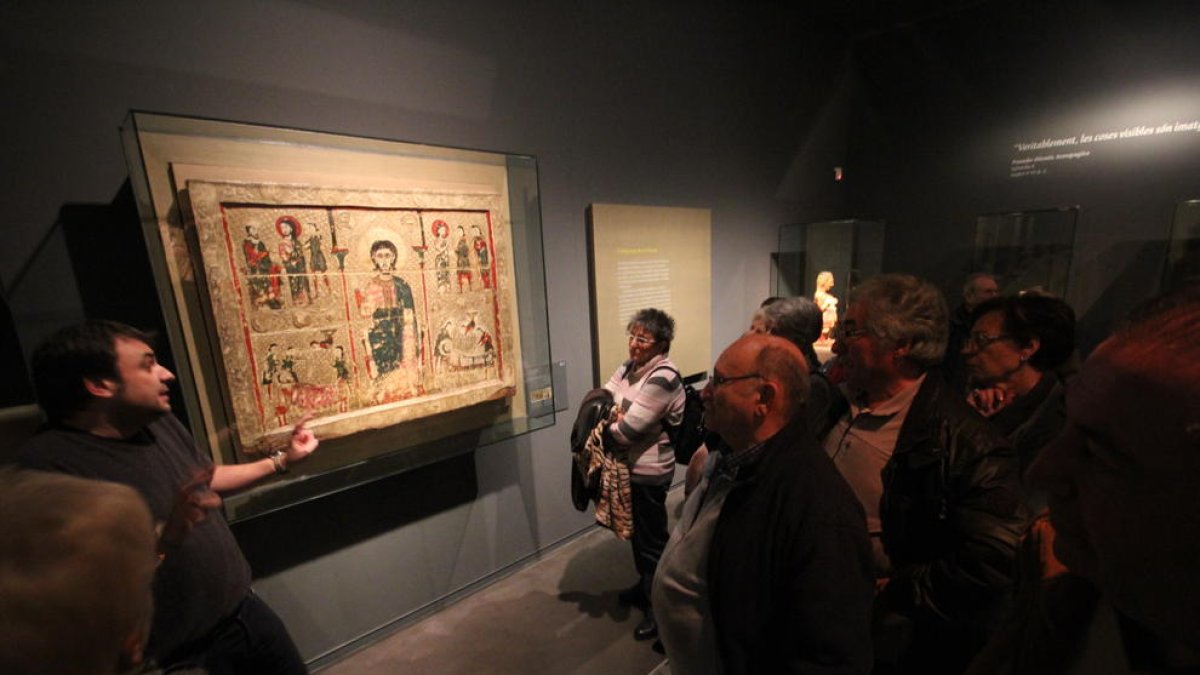 El frontal d’altar romànic de Tresserra, del segle XIII, és una de les peces reclamades per Barbastre.