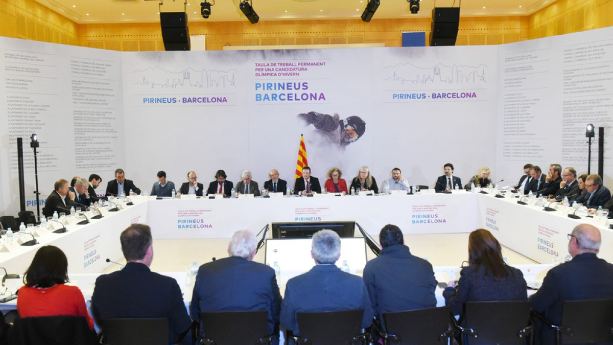 La Taula de Treball per al projecte Pirineus-Barcelona, en una reunió recent.