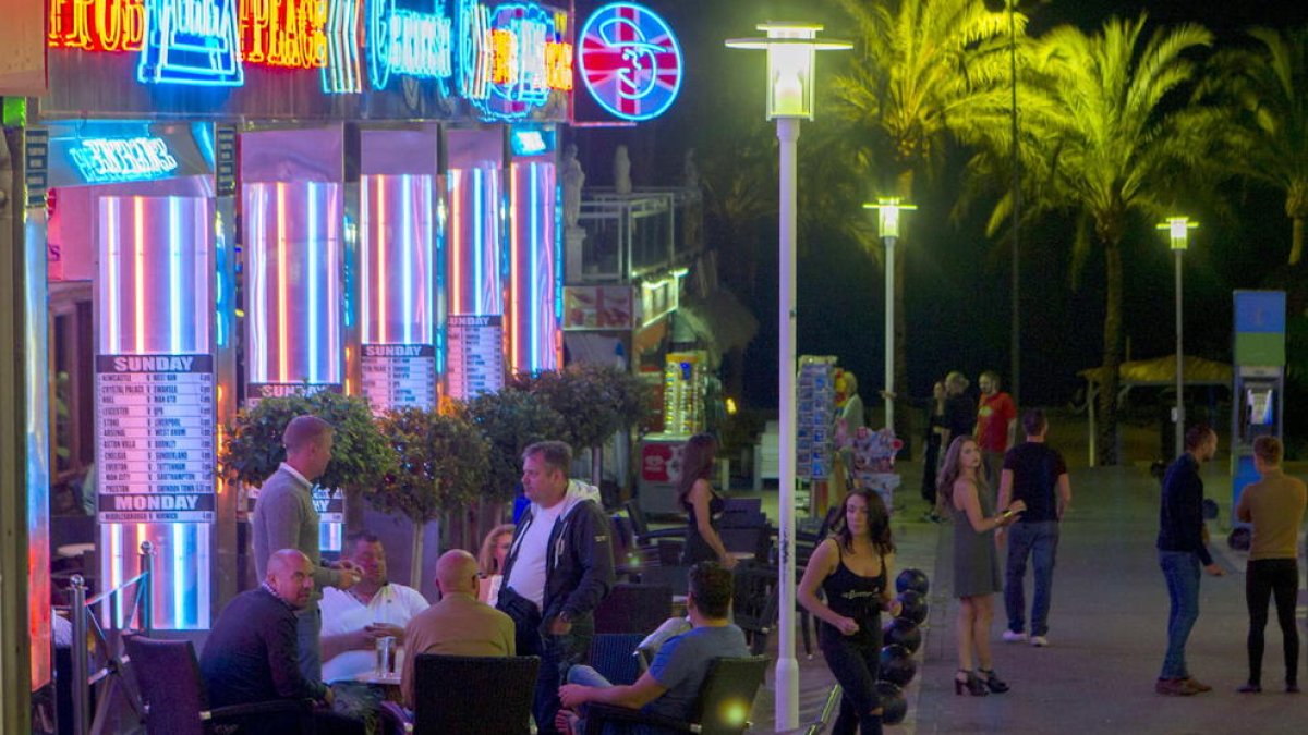 Mor un jove turista britànic després de caure al buit en un hotel de Mallorca