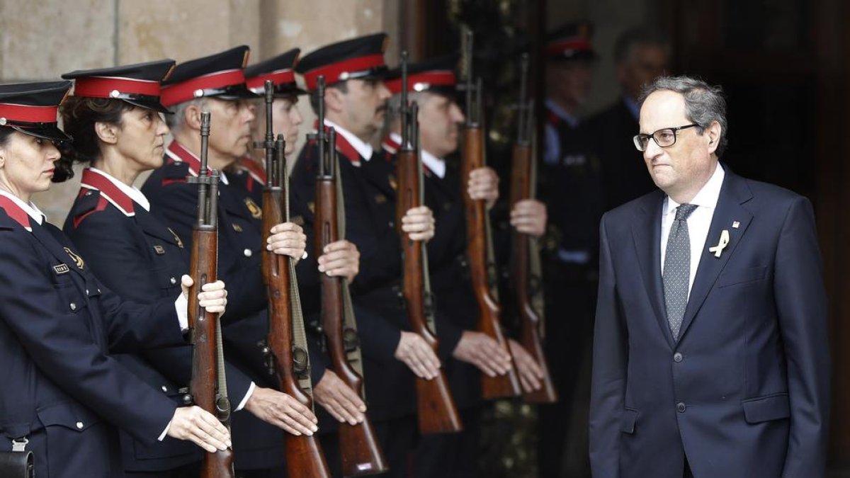 El Parlament investeix president Torra, que reclama “una república per a tots”