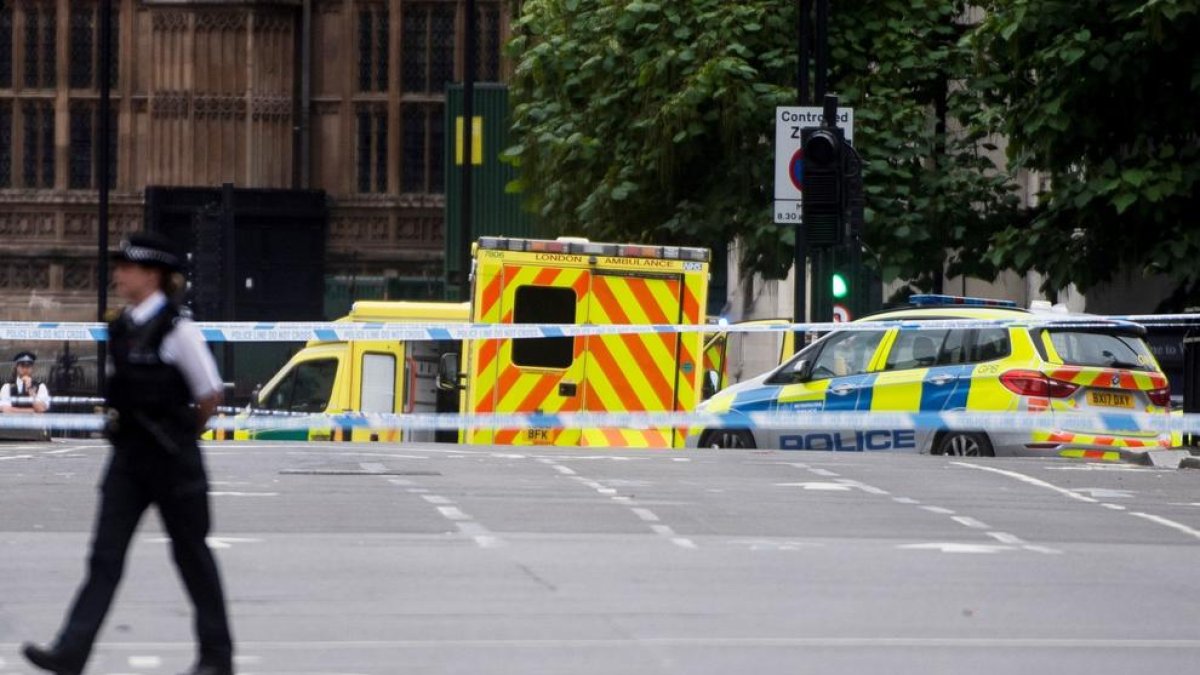 El atropello ante el Parlamento británico es incidente terrorista, según la policía