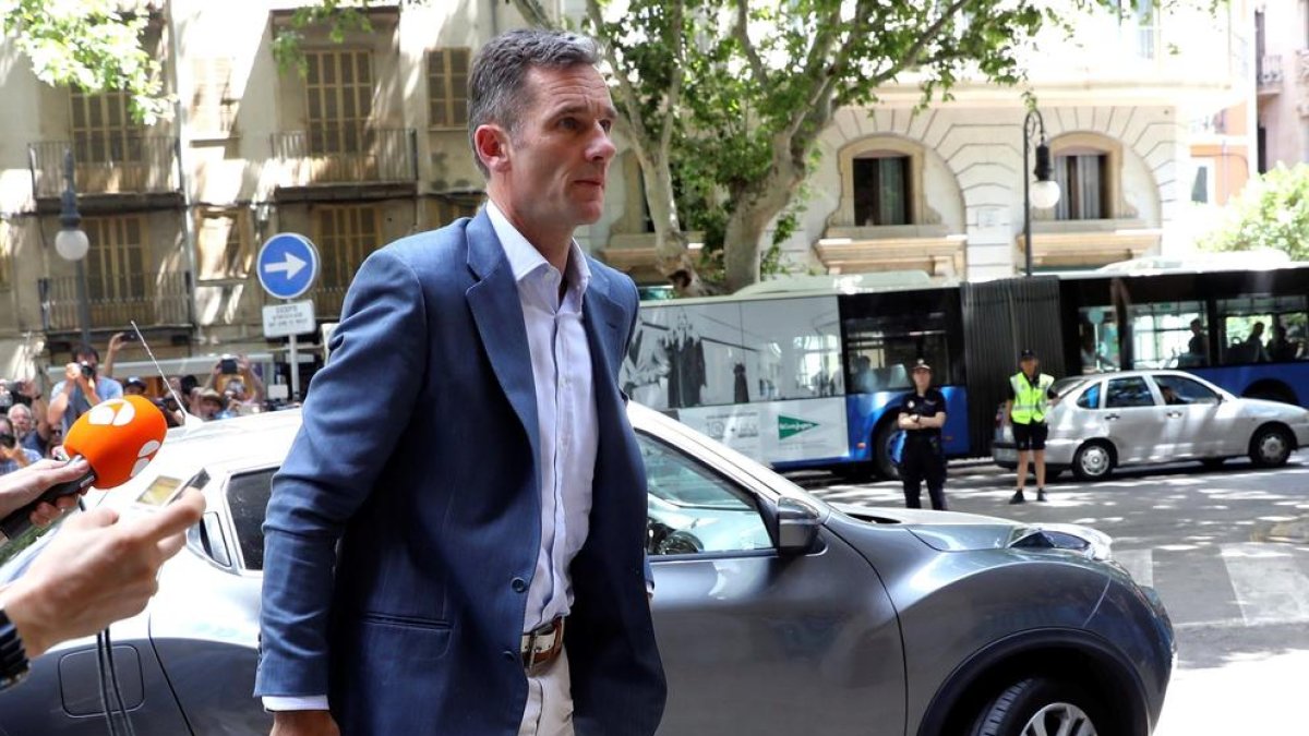 Urdangarin arriba a l'Audiència de Palma per recollir la seua ordre de presó