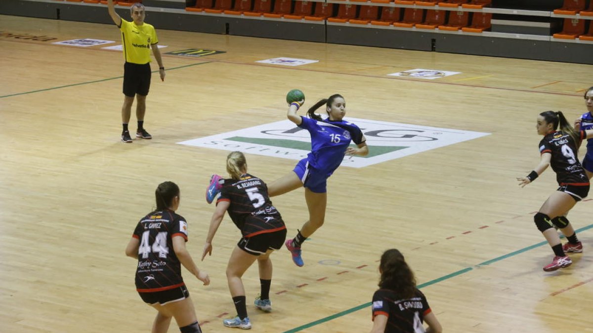 Les lleidatanes no van poder amb un bon Morvedre, que amb prou feines van poder frenar deu minuts.