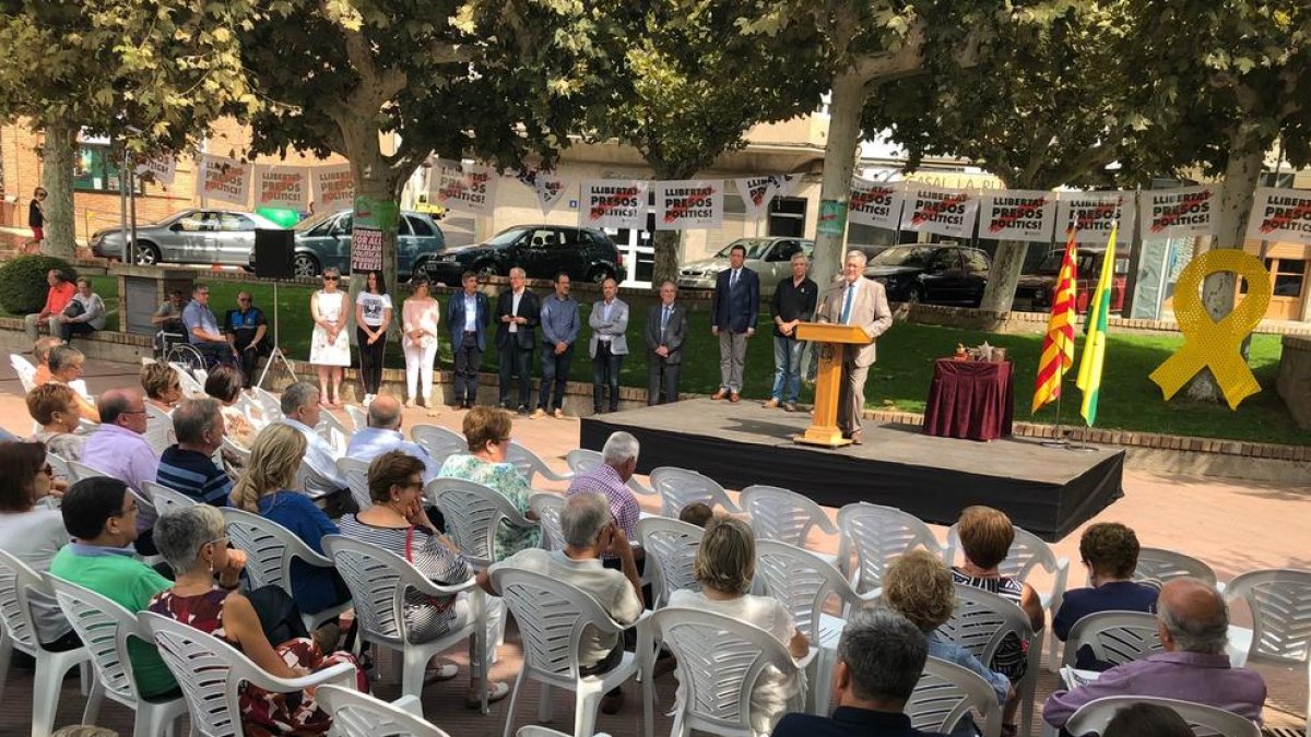 Bellpuig entrega el Premi Estel al col.lectiu de polítics independentistes a la presó o a l'estranger
