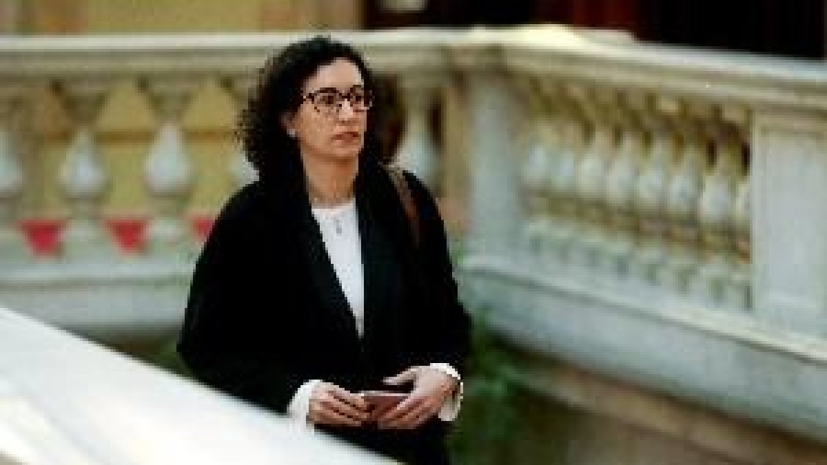 Rovira diu estar a disposició de les autoritats suïsses i no descarta demanar asil