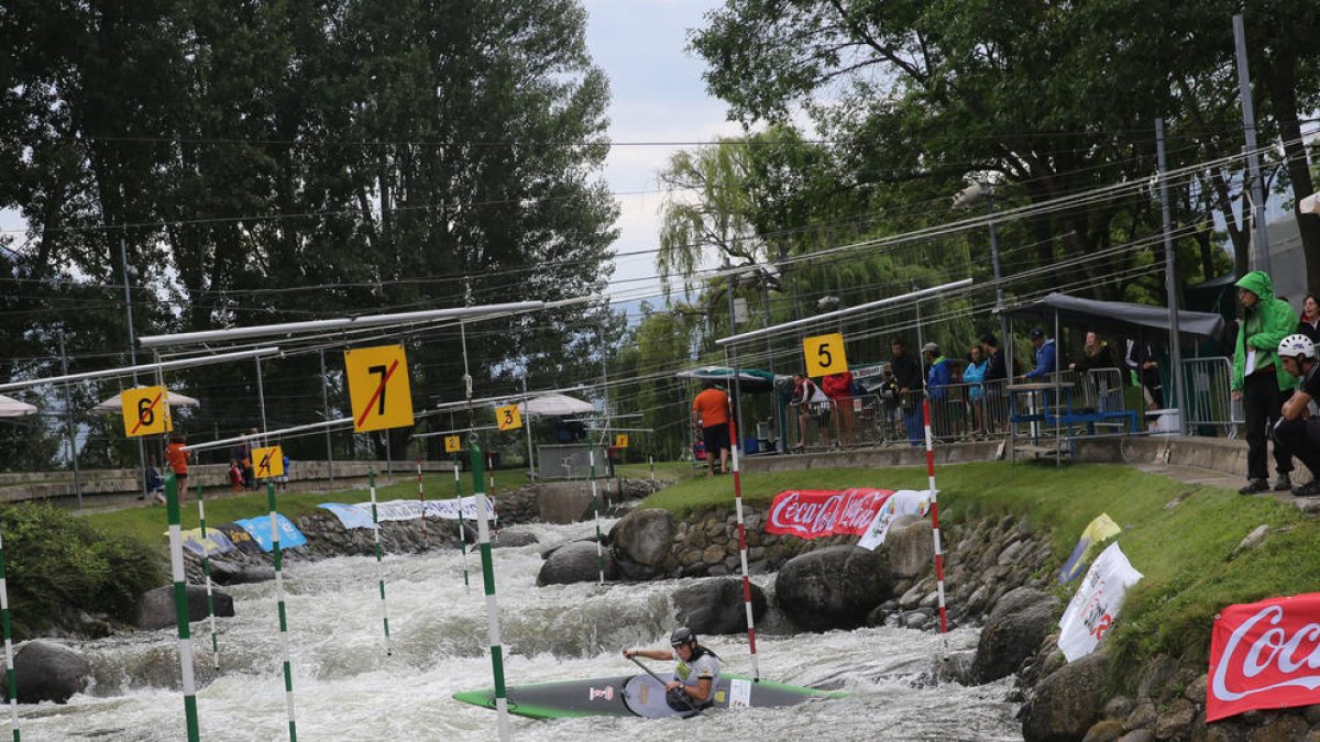 Unas de las actuaciones será el saneamiento y consolidación de las piedras del canal de eslalon.