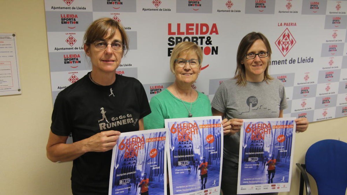 Estefi Climent, Montse Parra y Ester Tort, ayer durante la presentación de la prueba.
