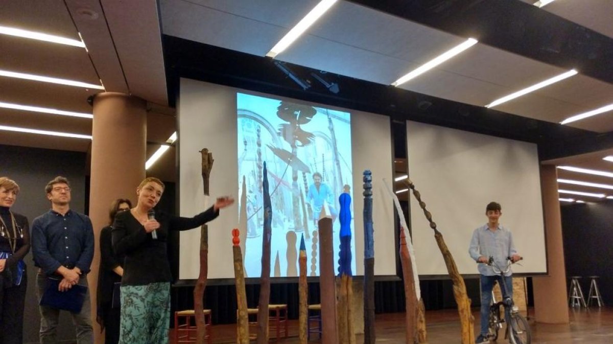 La filla de l’artista, Maria Guinovart, ahir a la Pedrera a la presentació de les activitats.