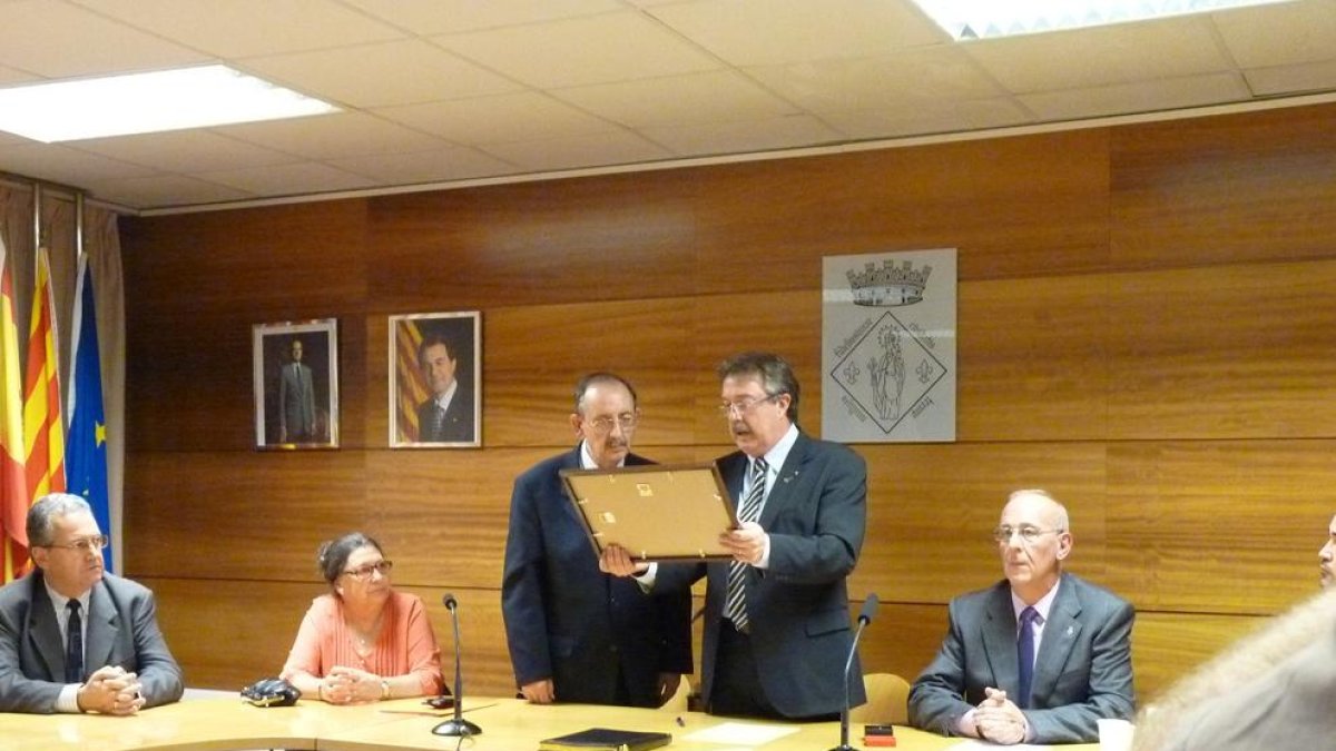 Imatge d’arxiu de l’acte per atorgar la distinció al general.