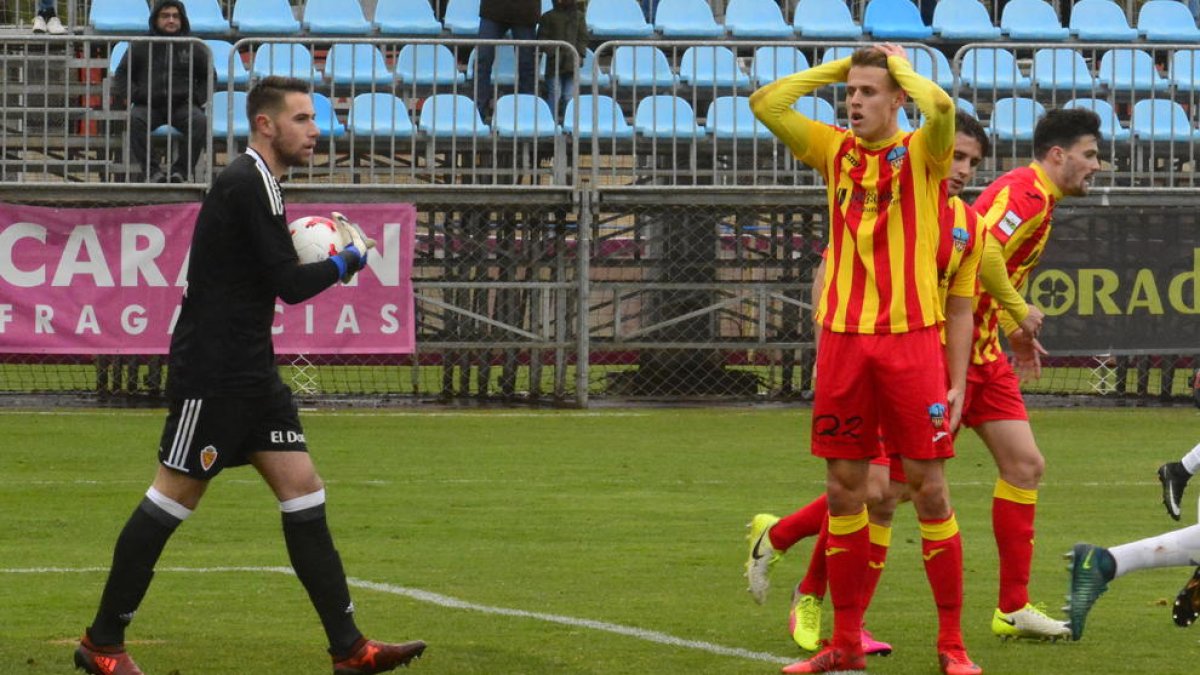 Bojan Radulovic, que va marcar el gol de la victòria, es lamenta per una ocasió fallada al primer temps.