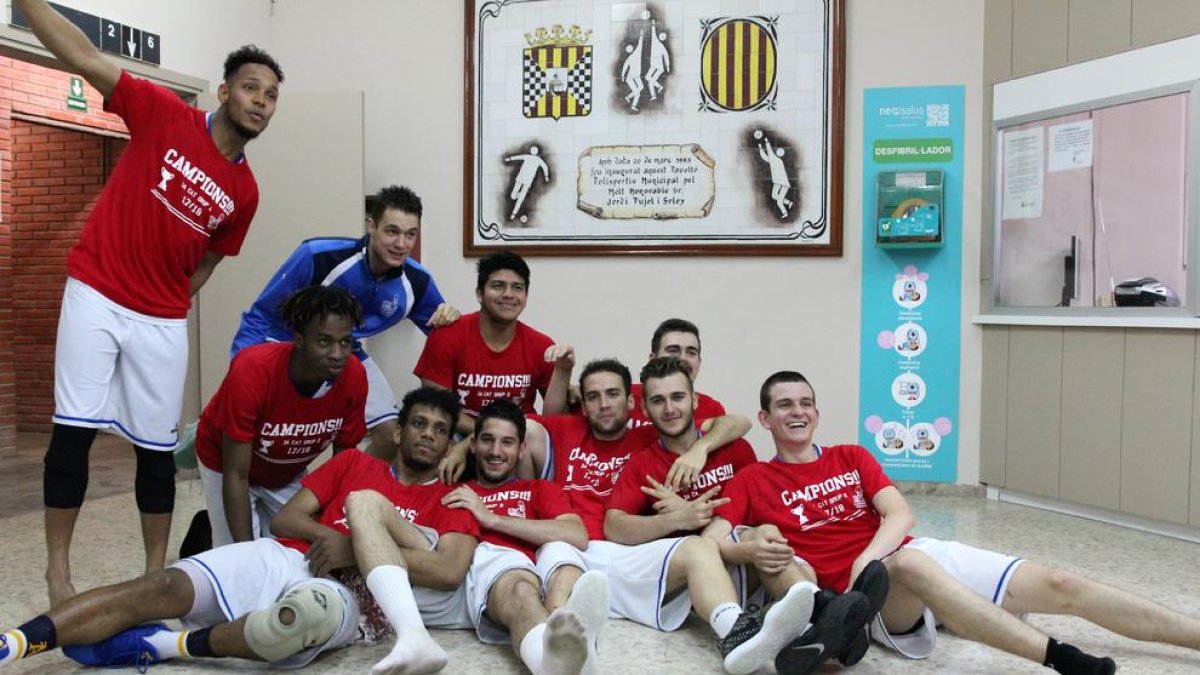 El Mollerussa conquista el título y asciende a Segunda Catalana