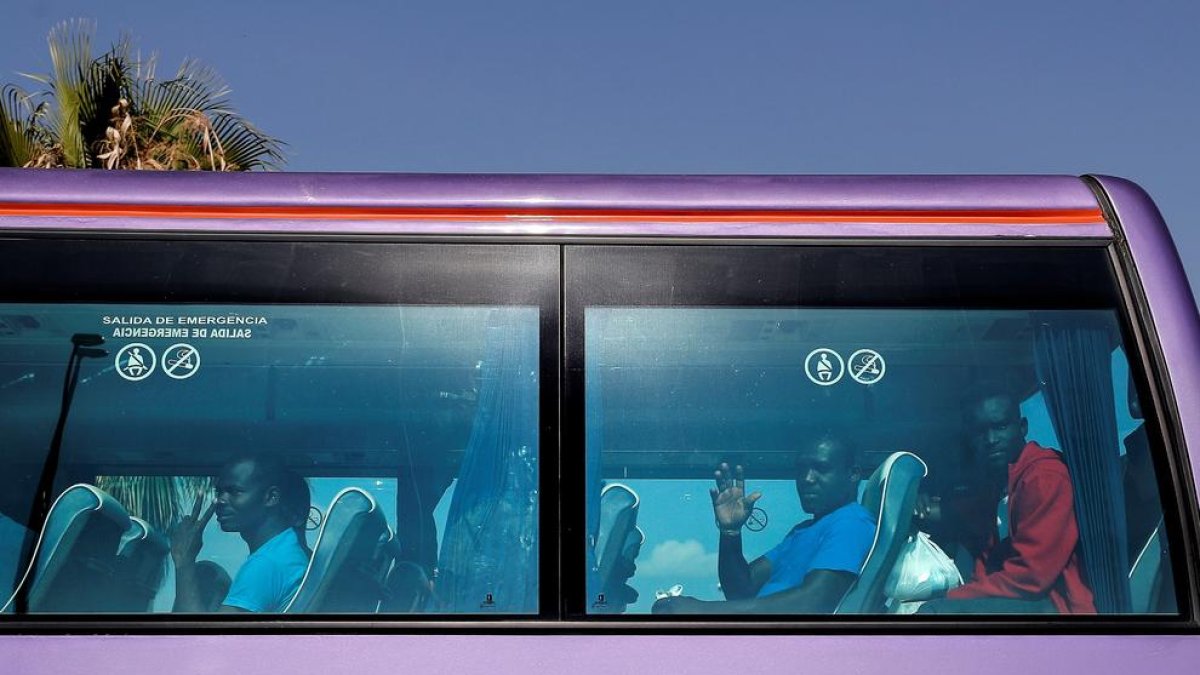 Migrants de l’‘Aquarius’, ahir, rumb a França.