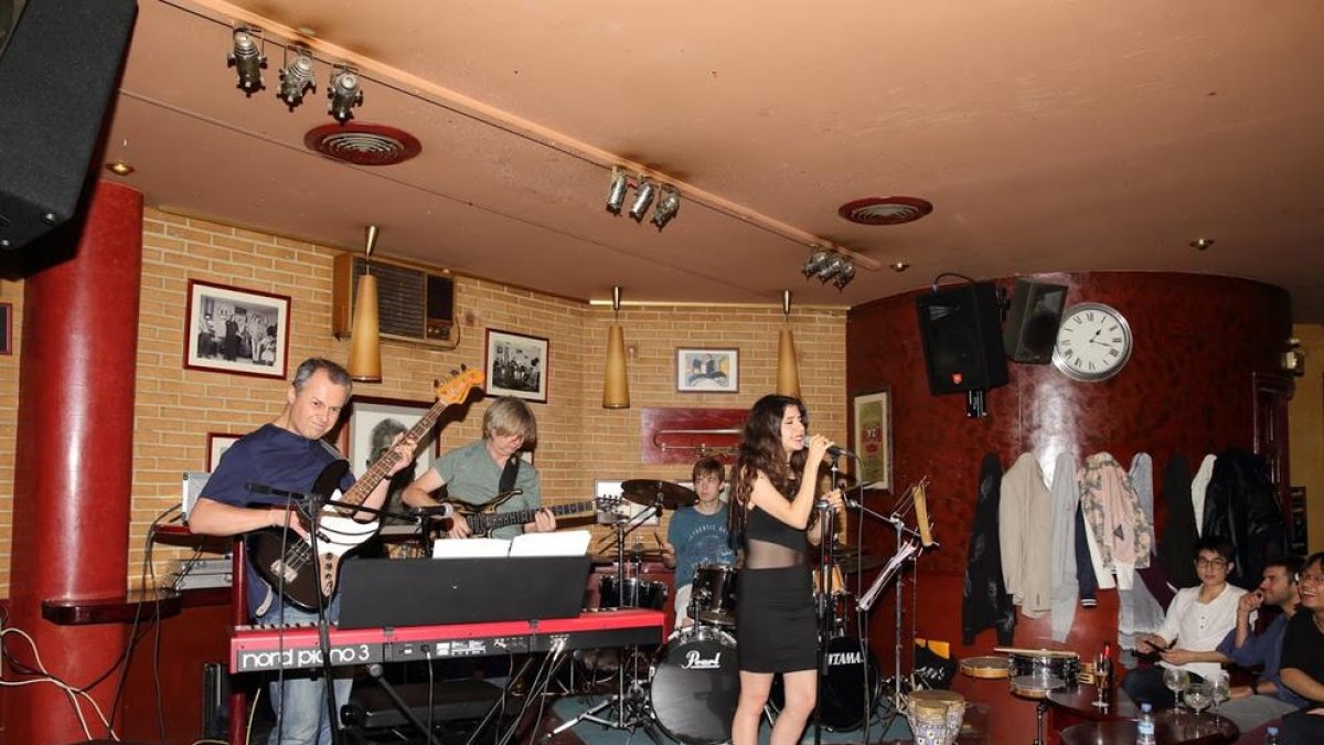 Concert de The Cardinal Puff Band, que portarà la batuta de ‘The Aims Magic Rock Show’.