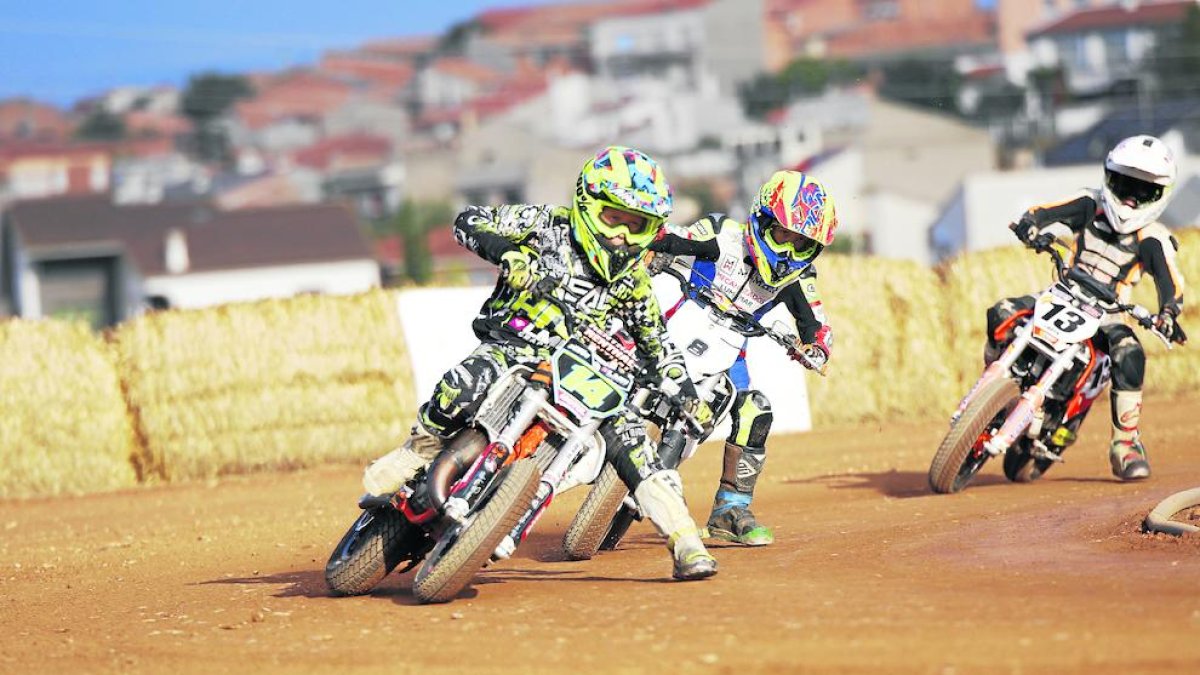 Un grupo de pilotos durante la disputa de la carrera.