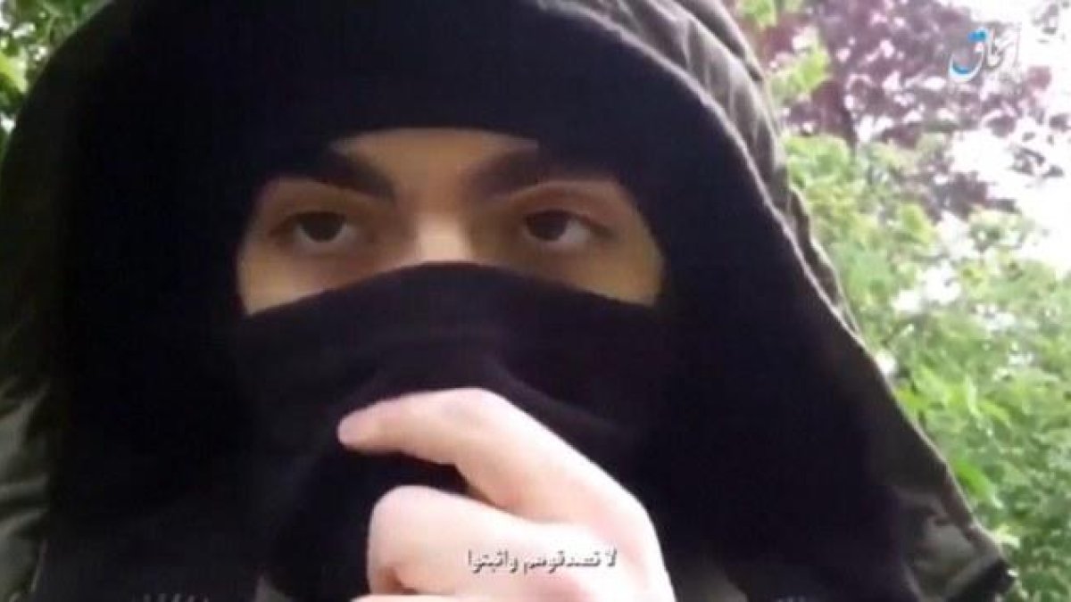 Despedida  -  Antes de cometer el apuñalamiento masivo del sábado, Khamzat Azimov grabó un vídeo de despedida en el que juraba lealtad al líder Daesh, Abu Bakr al Baghdadi. Asimismo, animaba a sus “hermanos” musulmanes a atentar en otros p ...