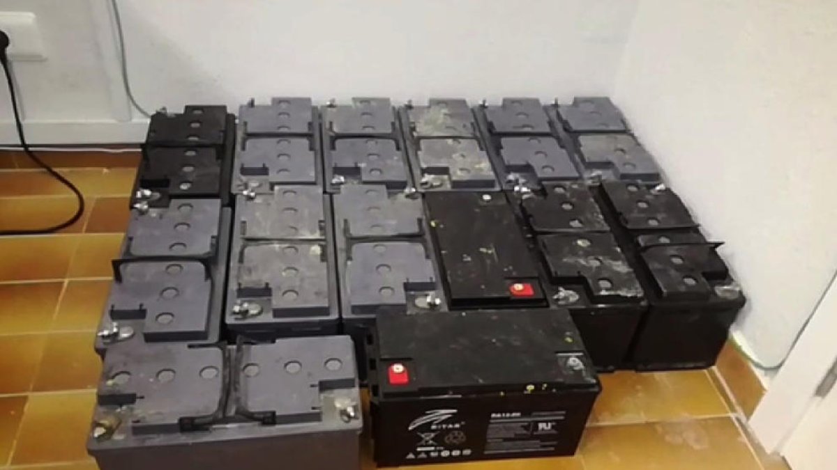 Imatge de les bateries recuperades.