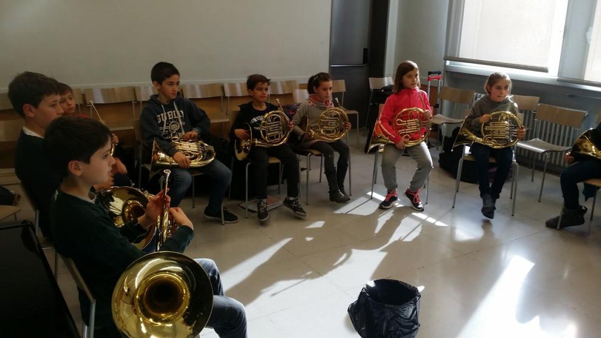 Una classe magistral de trompa, ahir al Conservatori a càrrec d’un músic de la Simfònica del Vallès.