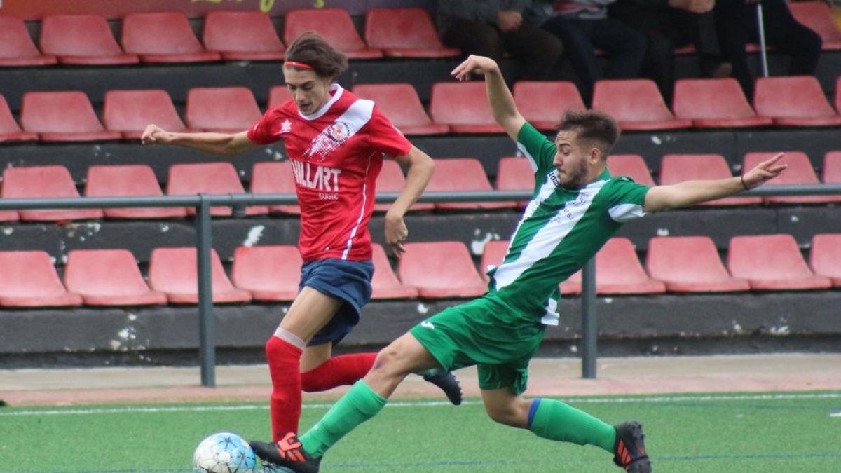 Una jugada del partit d’ahir entre el Balaguer B i el Magraners.