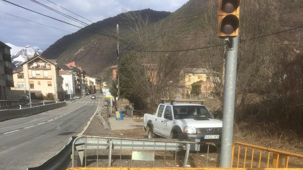 Instalación de un semáforo en la travesía de la N-230 en Vilaller.