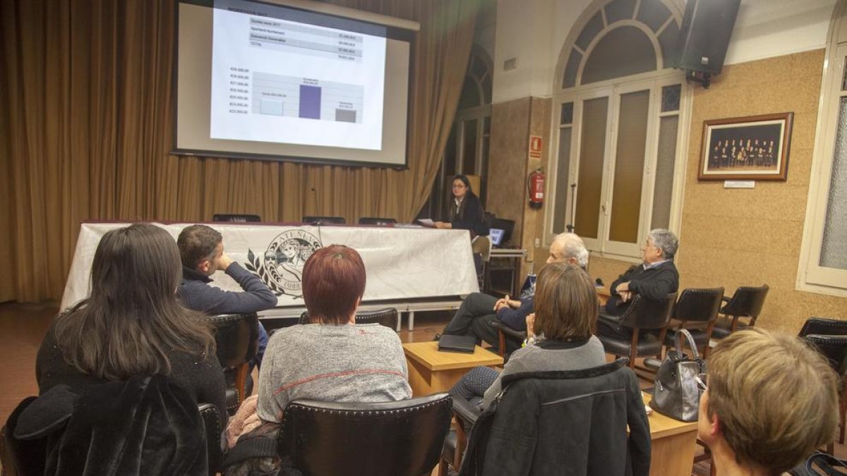 L’entitat compta amb 150 associats però ahir tot just deu van assistir a la reunió.