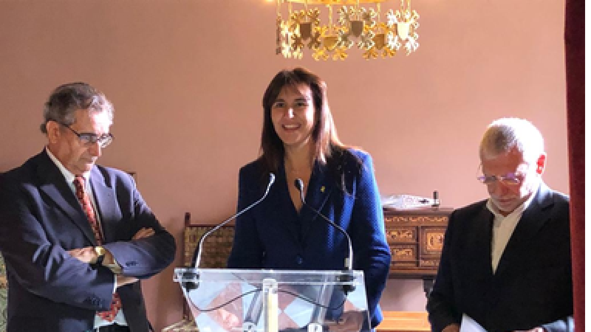 Borràs, ayer con el presidente y el director del Institut Amatller.