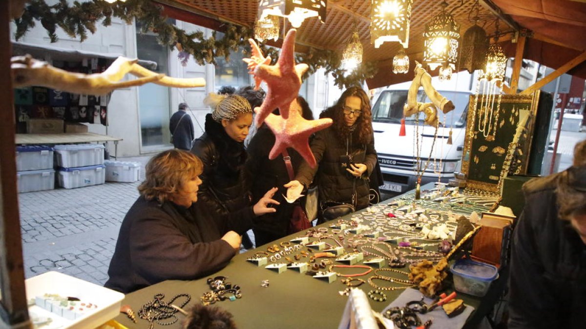 Una de les parades dels comerciants de Democràcia i Remolins.