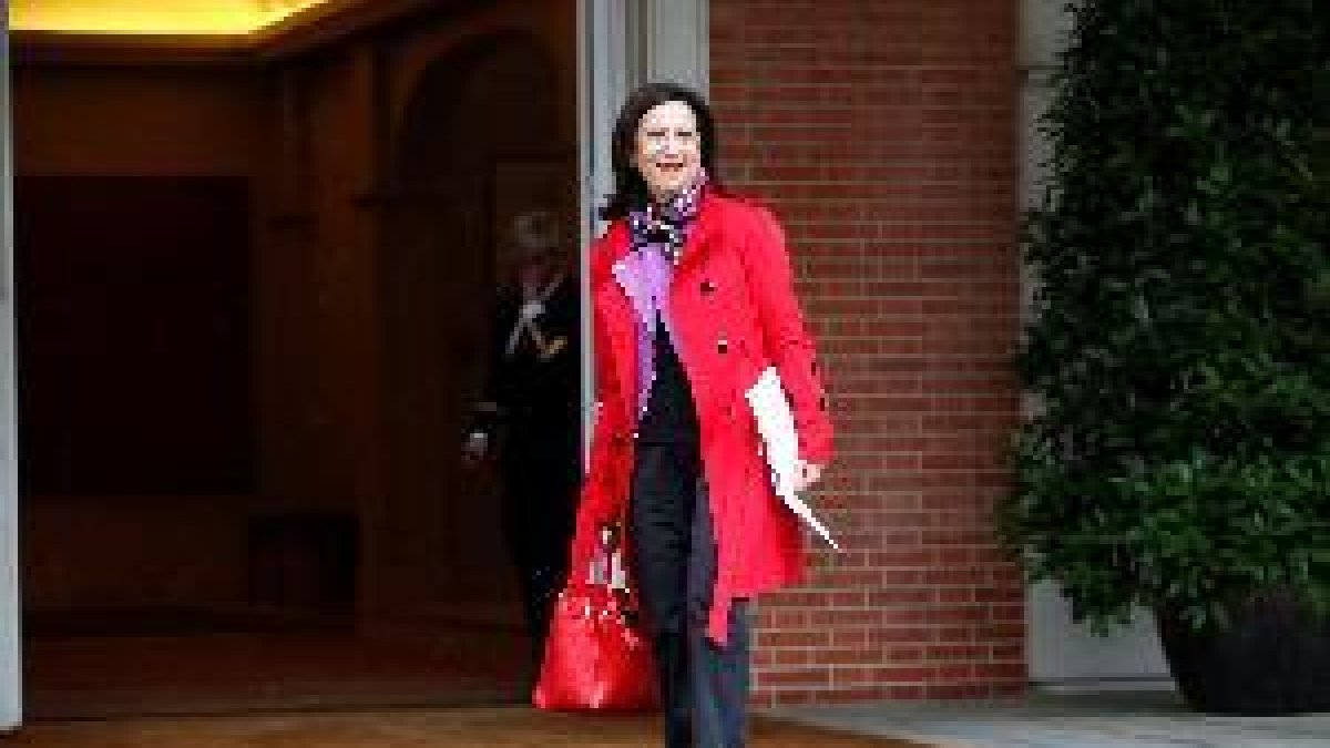 Robles mantiene en sus cargos a la cúpula militar y al director del CNI