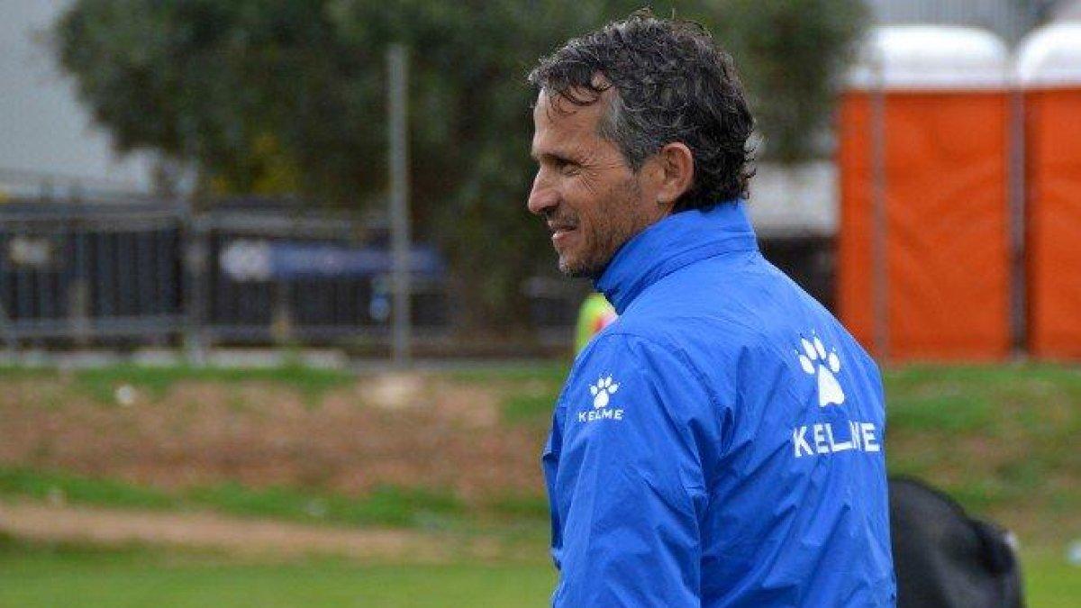 El entrenador del Reus, el leridano Xavi Bartolo, durante un entrenamiento.