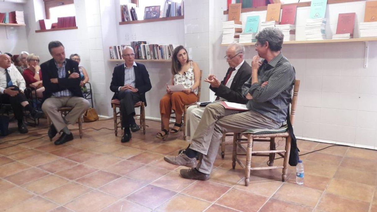 Un moment del debat sobre les llengües i la seua evolució.