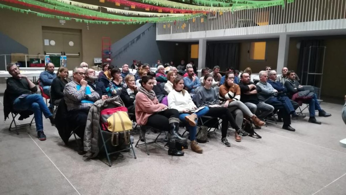 Els assistents a la jornada sobre turisme rural a Bovera.