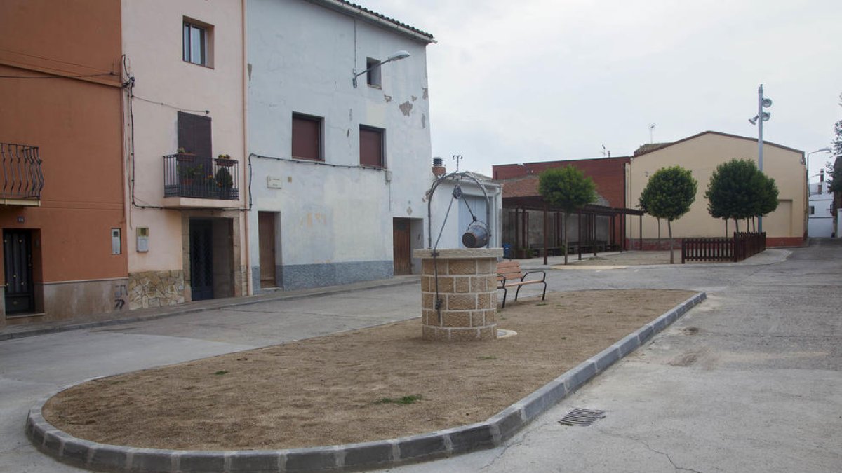 El pou de Vilagrassa és una rèplica del que hi ha a Agramunt.