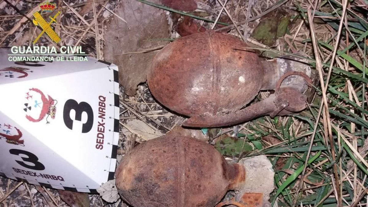 Localizan dos granadas de mano de la Guerra Civil en una casa en ruinas de Abella de la Conca