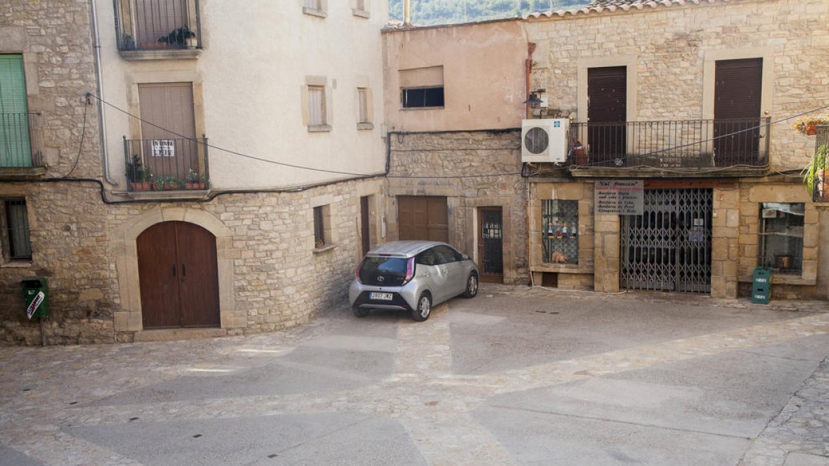 La plaza Major de este municipio de la Vall del corb, una vez finalizadas las obras.