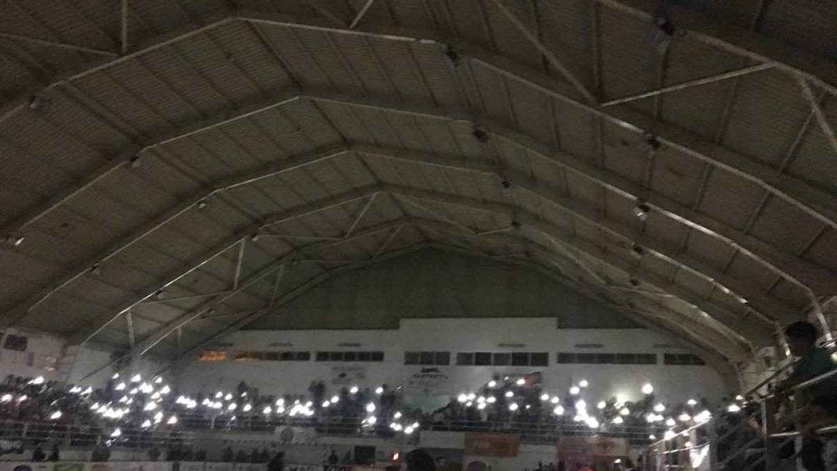 Aspecte del pavelló de Mealhada, escenari de la final, després de produir-se l’apagada.