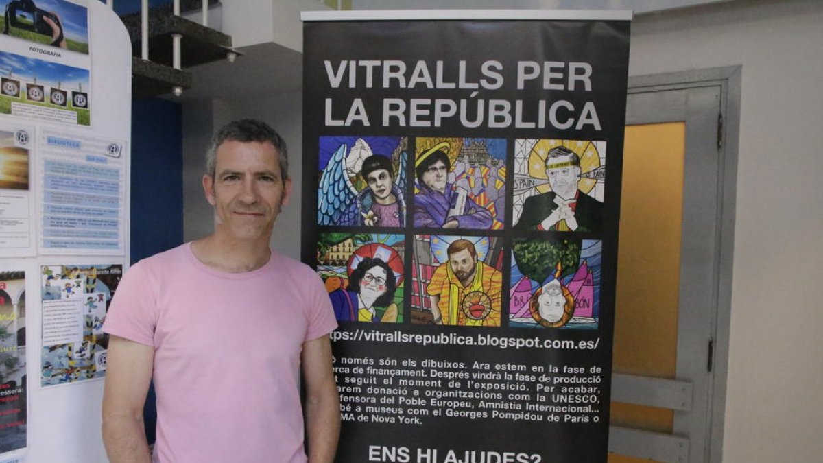 Presenten a l’Ateneu Popular el projecte ‘Vitralls per la República’