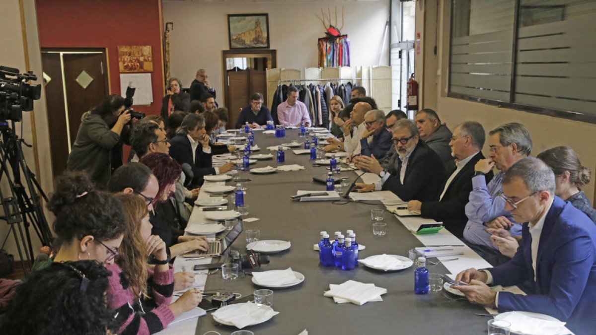 L’alcalde va mantenir ahir una trobada amb la premsa organitzada pel Col·legi de Periodistes.