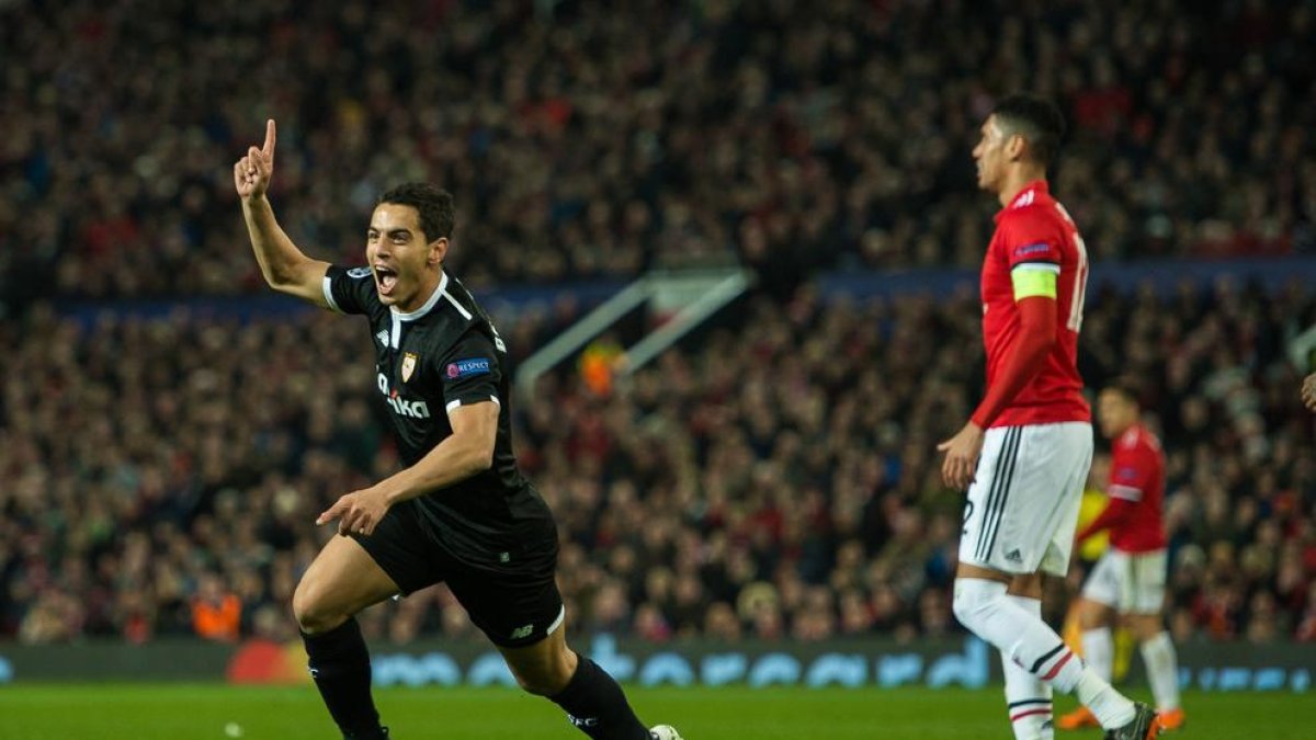 Ben Yedder celebra uno de los dos goles que le marcó ayer al Manchester United.