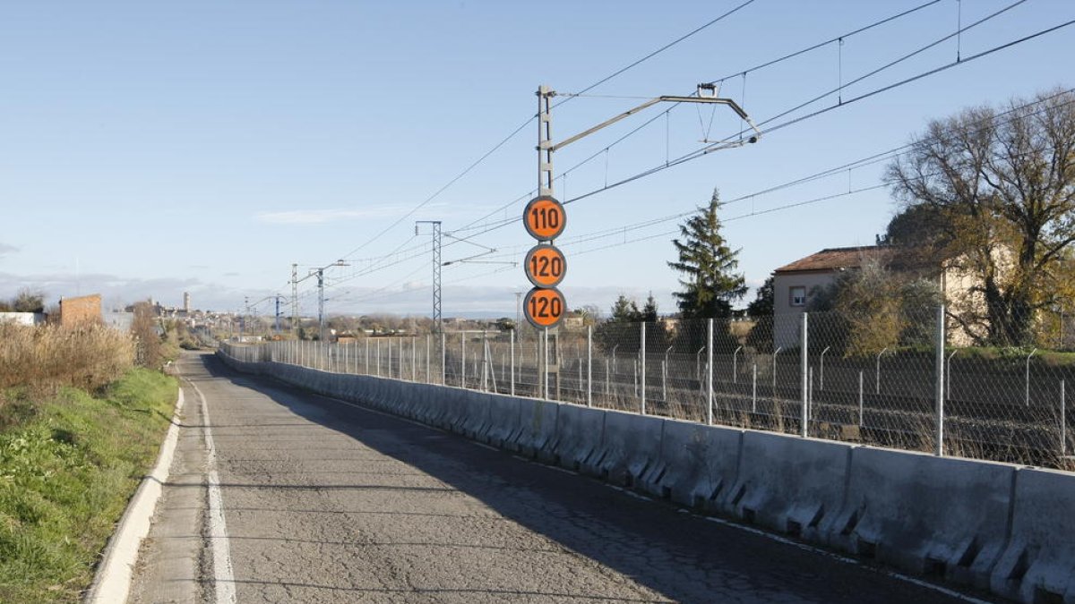 Imagen del tramo de la valla en el Camí de Vallcalent.