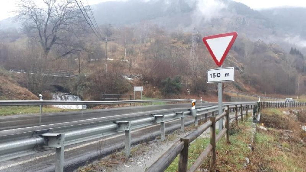 El puente de la N-230 a la salida de Vielha en la Val d’Aran.